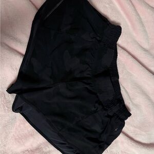 lululemon camo hotty hots 2.5in!